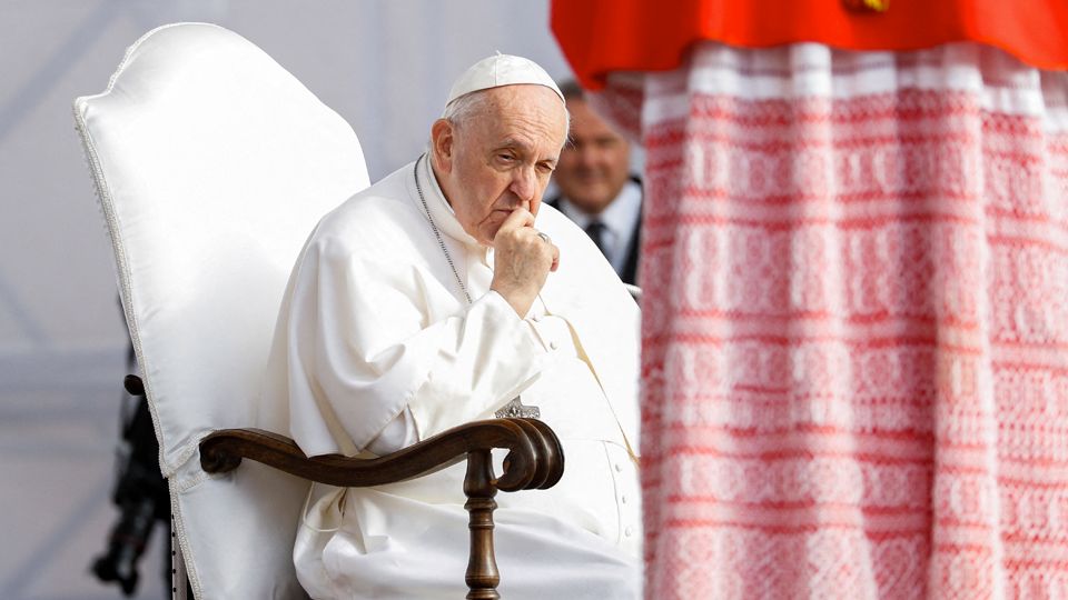 Pope declares mankind is 'experiencing the outbreak of World War Three'